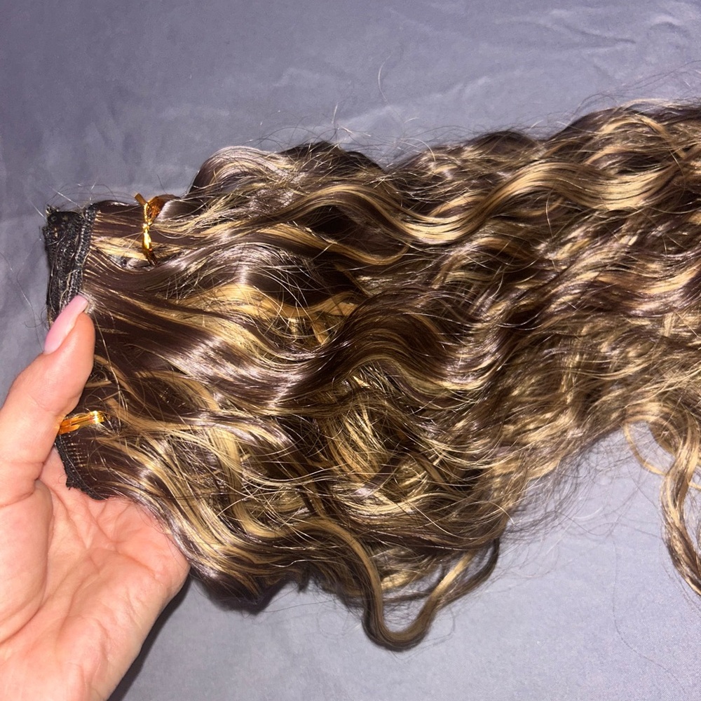 Hair Extensions - Picture 7 of 8